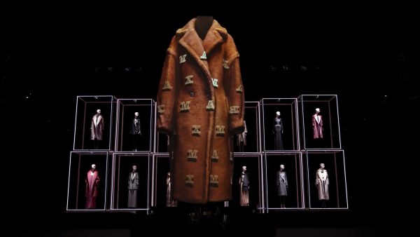 Max Mara 「I LOVE MAX MARA」プロジェクションマッピング
