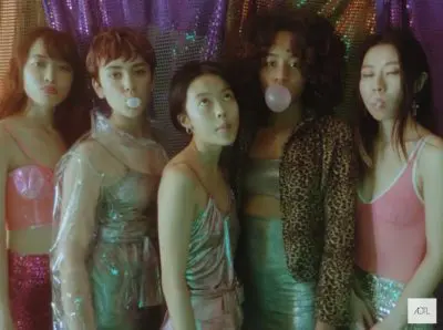 Ummmi Maika Loubte Sky Diver