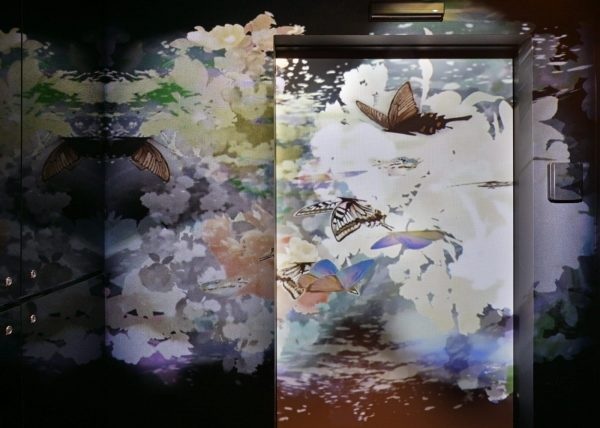 ビルエントランス—空間デザインと映像作品