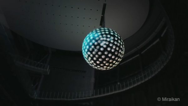 「分裂し集結する世界」 / “The world that splits and converges”