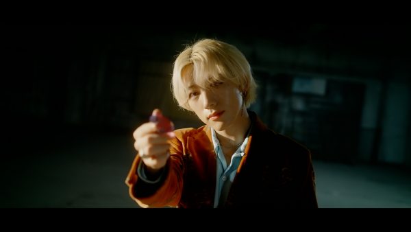 MV/BUZZ-ER.「B LIKE U」