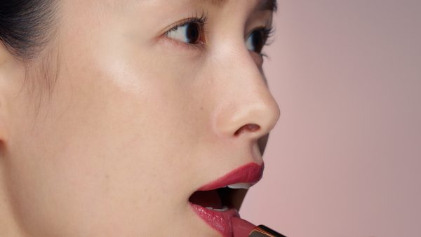 WEB/Estee Lauder「お出かけきちんと」篇