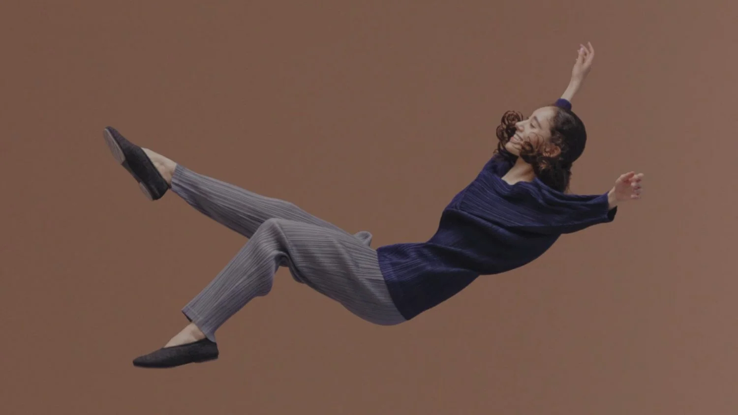 PLEATS PLEASE / ISSEY MIYAKE / “TRY ANGLE” | 映像作家 100人