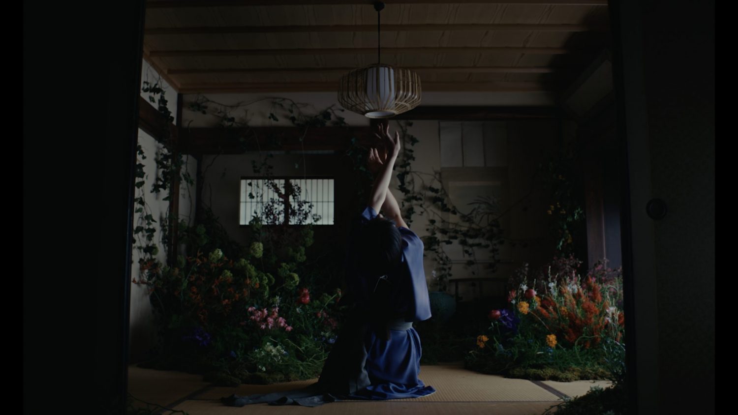 Uru “紙一重” MV