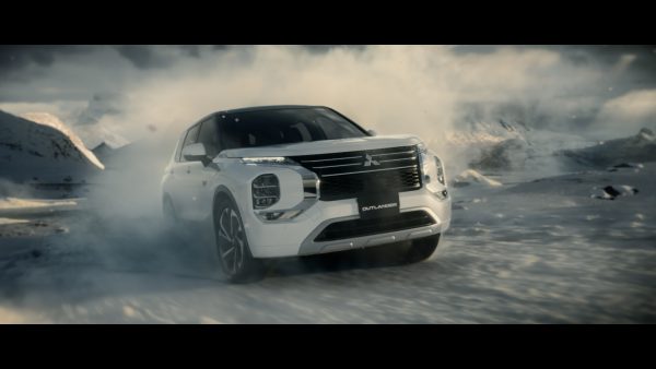 三菱自動車 アウトランダーPHEV「電動の自由」篇