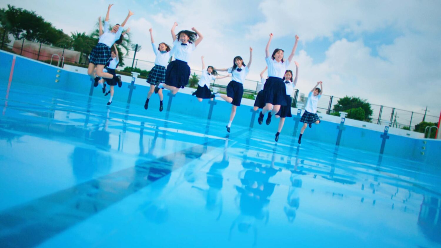 日向坂46「見たことない魔物」MV