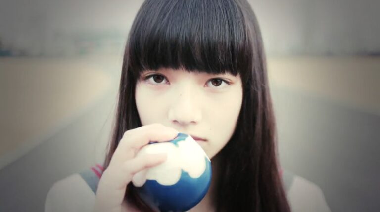 RADWIMPS ”君と羊と青　MUSICVIDEO