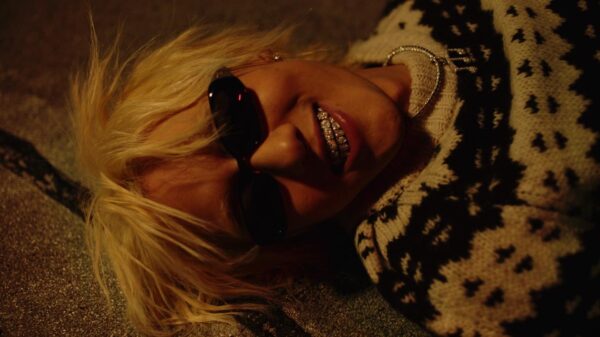 Zion.T – ‘V (Peace) (feat. AKMU)’ M/V