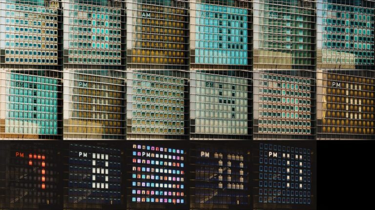 YAESU MIDTOWN CLOCK AM7-PM11