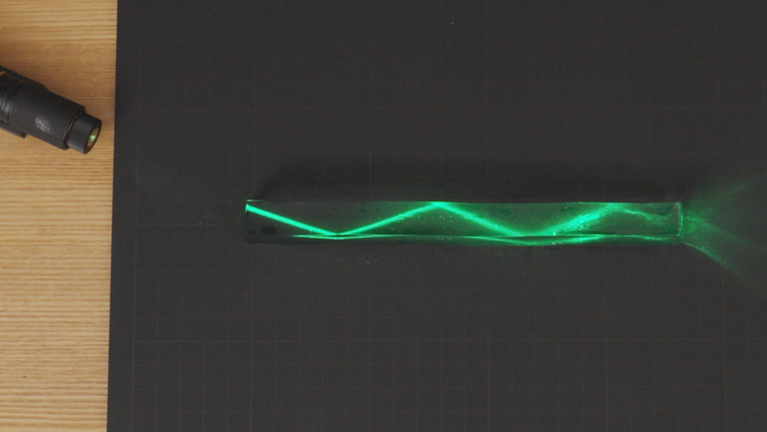 To the Scientists of the Future #20 “Trapping Light”