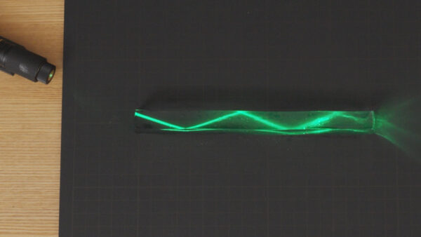 未来の科学者たちへ#20「光を閉じこめる」