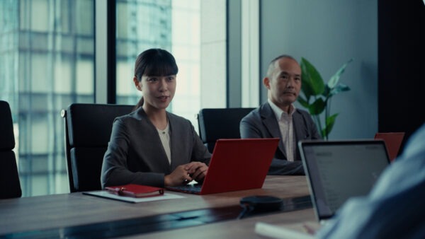 Mitsubishi UFJ Trust and Banking "Connecting Hearts" Edition - 映像作家: AGLAONEMA